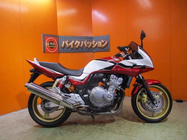 横から見てもこの通り状態グッド！！外装もエンジンもマフラーも綺麗なＡＢＳボルドールがなんとこの価格